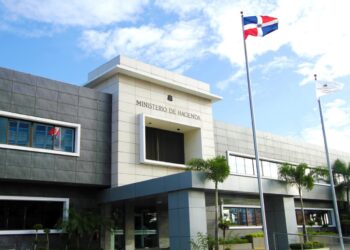 Standard & Poor’s mejora a estable la perspectiva crediticia de la República Dominicana y afirma su calificación en BB-/B