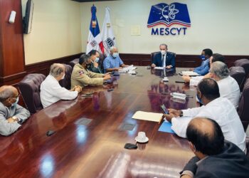 García Fermín recibe proyecto de reforma a Ley 139 sobre Educación Superior, Ciencia y Tecnología elaborado por una Comisión Especial