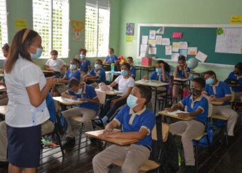 Minerd agradece a las familias su confianza al enviar los estudiantes a las escuelas