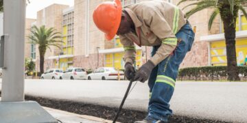 EDESUR coloca cableado soterrado y energiza lámparas del Bulevar de las estrellas, de la Churchill