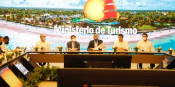 Presidente Abinader afirma sector turismo ha liderado recuperación económica con más de US$5,000 millones en divisas