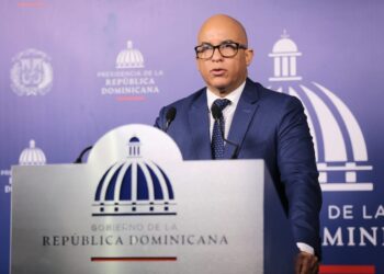 Vocero y director de Estrategia y Comunicación Gubernamental llama población a vacunarse para enfrentar la Ómicrom