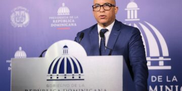 Vocero y director de Estrategia y Comunicación Gubernamental llama población a vacunarse para enfrentar la Ómicrom