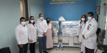 Fundación Refidomsa dona 4 incubadoras al hospital presidente Estrella Ureña de Santiago