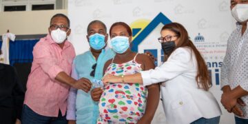 Gabinete  Social entrega más de $32 millones a beneficiarios del programa Transformando mi país