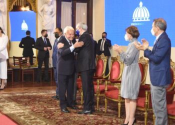 Presidente Luis Abinader otorga nacionalidad dominicana al expresidente del gobierno español Felipe González