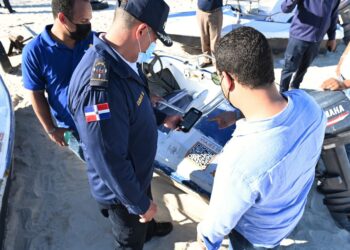 MITUR rotula embarcaciones de empresas de transporte marítimo con código QR en la región Este