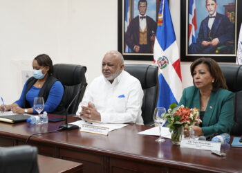 Consejo Nacional de Educación aprueba uso de libros digitales en los centros educativos a nivel nacional