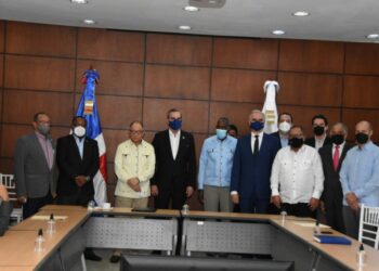 En un hecho sin precedentes Gobierno aumenta más del doble el salario a trabajadores del sector azucarero  