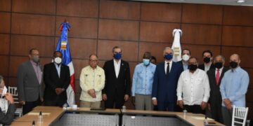 En un hecho sin precedentes Gobierno aumenta más del doble el salario a trabajadores del sector azucarero