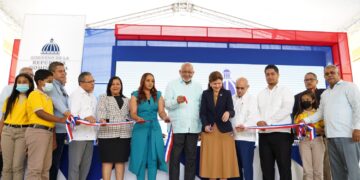 Vicepresidenta y ministro de Educación aperturan nueva escuela en Mao