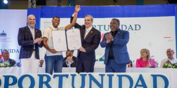 Presidencia gradúa primer grupo de 371 nuevos técnicos-profesionales del programa “Oportunidad 14-24”