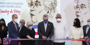 Presidente Luis Abinader y ministro Roberto Fulcar rinden honor al legado de 60 años de Ivelisse Prats-Ramírez de Pérez