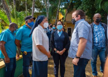 Ministro Paliza visita Hogar Escuela Luisa Ortea en Puerto Plata