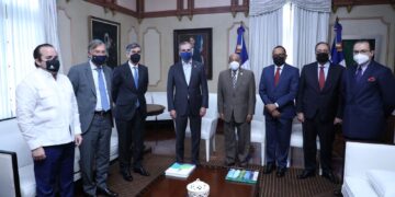 Presidente Abinader recibe al presidente del Tribunal Constitucional de España