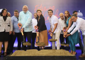 Vicepresidenta y director del INAPA dejan iniciados los trabajos de construcción del alcantarillado sanitario en Mao