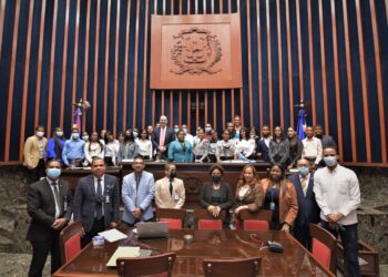 El Senado de la República recibe la visita de estudiantes de Barahona