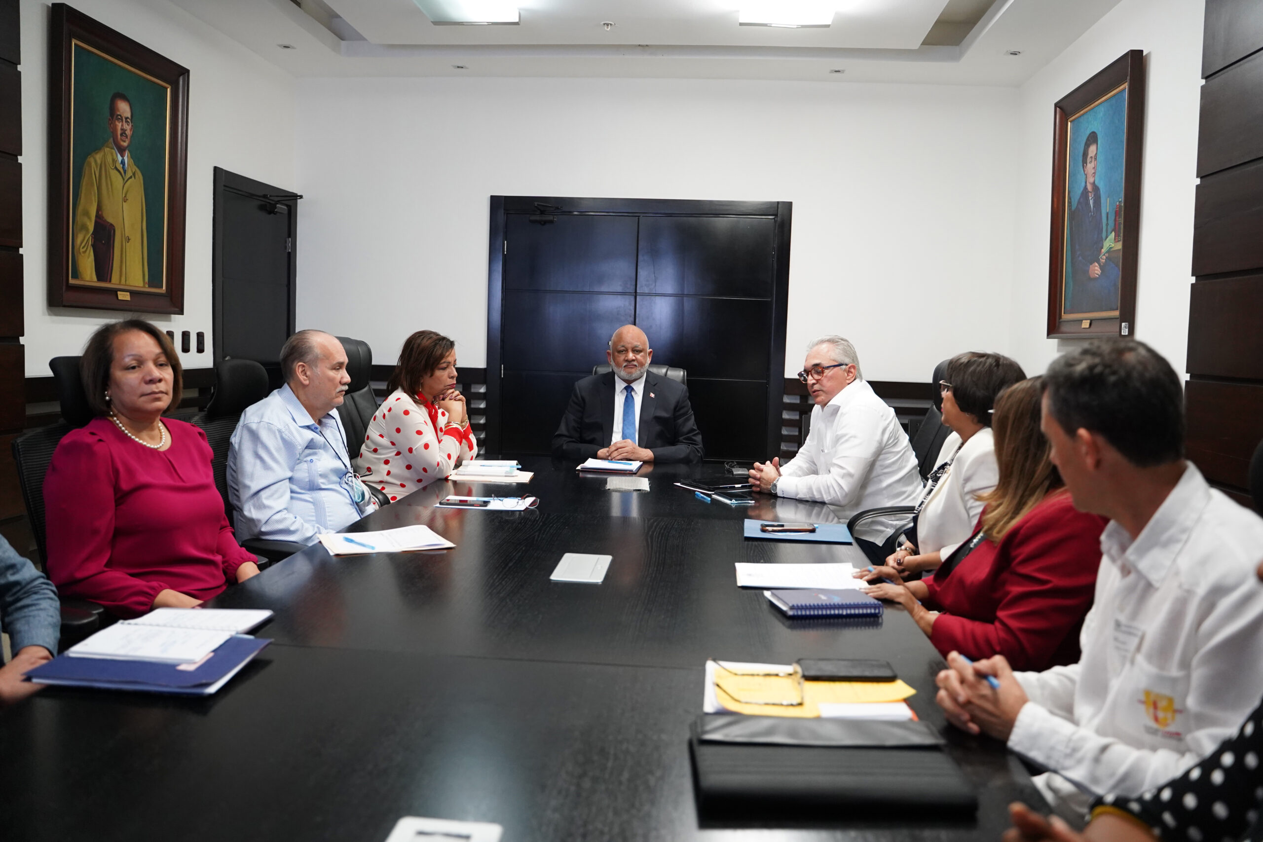 ME y Asociaciones de Colegios Privados hablan sobre resultados del Concurso Docente del MINERD