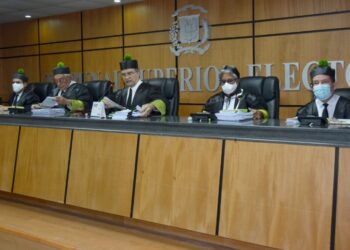 El Tribunal Superior Electoral aplaza las audiencias a solicitud de las partes