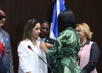 Legisladores escogen como diputada Martha de Jesús Collado, viuda de López Chávez
