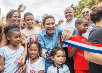 Alcaldesa Mejía  entrega remozado el parque  Loma del Chivo, María Auxiliadora