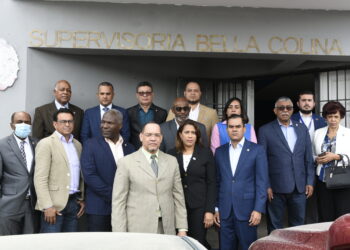 Comisión de diputados visita cárcel improvisada en Santo Domingo Oeste