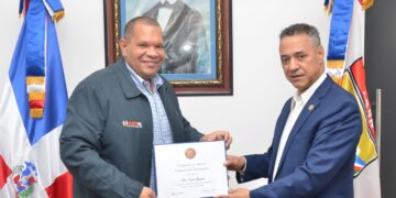 Congreso de EE.UU. y el estado de New Jersey reconocen alcalde Carlos Guzmán