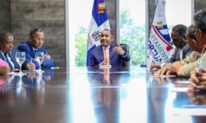 Departamento Aeroportuario explica a autoridades de Pedernales proyecto aeropuerto internacional Cabo Rojo