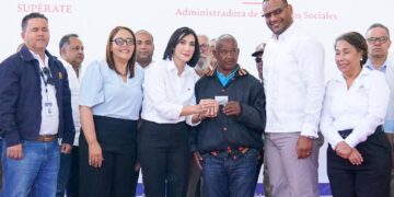 Primera dama inaugura obras prometidas por el presidente en Las Matas de Farfán