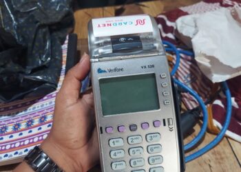 Policía y Ministerio Público intervienen 11 colmados utilizados para estafar  la Tarjeta Supérate