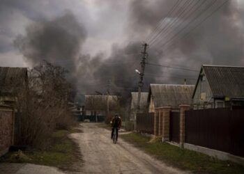 Afirman que las fuerzas rusas intensifican bombardeos contra Ucrania