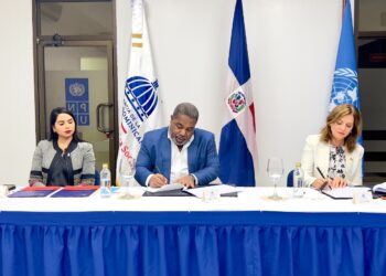 Firman acuerdo para desarrollar políticas a favor de la mujer