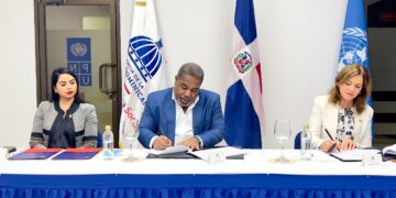 Firman acuerdo para desarrollar políticas a favor de la mujer