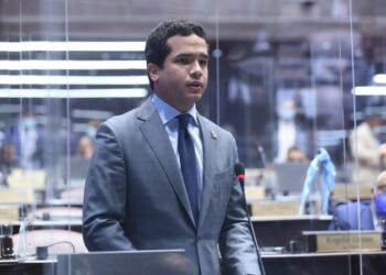 Diputados de oposición se retiran de sesión al calificar de ilegal aprobación de ley favorecería importación