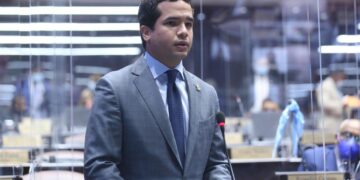 Diputados de oposición se retiran de sesión al calificar de ilegal aprobación de ley favorecería importación