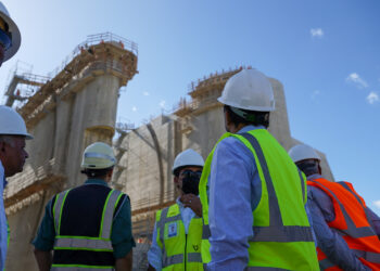 Caba Romano recorre  el Proyecto Múltiple Presa de Montegrande con  funcionarios del INDRHI