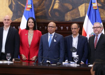 Cámara de Diputados expertos tratan sobre invasión a Ucrania y su impacto en RD