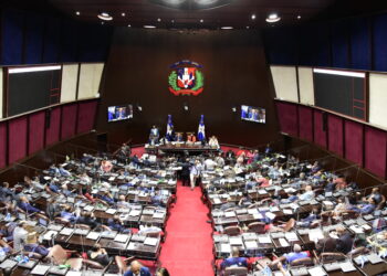 Diputados estudian iniciativa que busca eliminar reinscripción en colegios privados