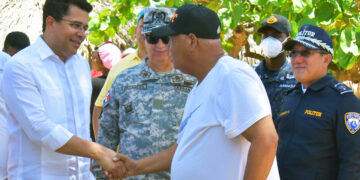 Ministro Turismo realiza recorrido por playas y balnearios en Semana Santa