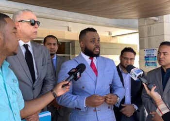 Periodista somete a Eduardo Hidalgo por difamación