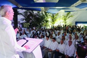 Presidente Abinader destaca inversión récord de US$800 millones de dólares en proyectos fotovoltaicos durante su Gobierno