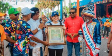 Cientos de capitaleños disfrutaron el Carnaval del Distrito Nacional 2022