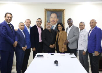 Diputados tratan proyecto póliza de mala práctica médica con la Asociación Nacional de Clínicas Privadas