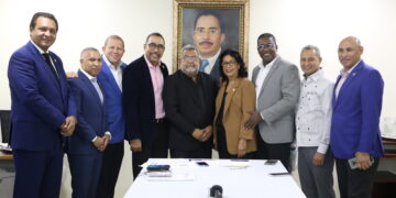 Diputados tratan proyecto póliza de mala práctica médica con la Asociación Nacional de Clínicas Privadas