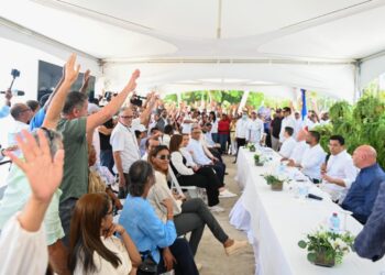 Mitur y comunitarios de Las Terrenas aprueban construcción Pueblo Los Pescadores