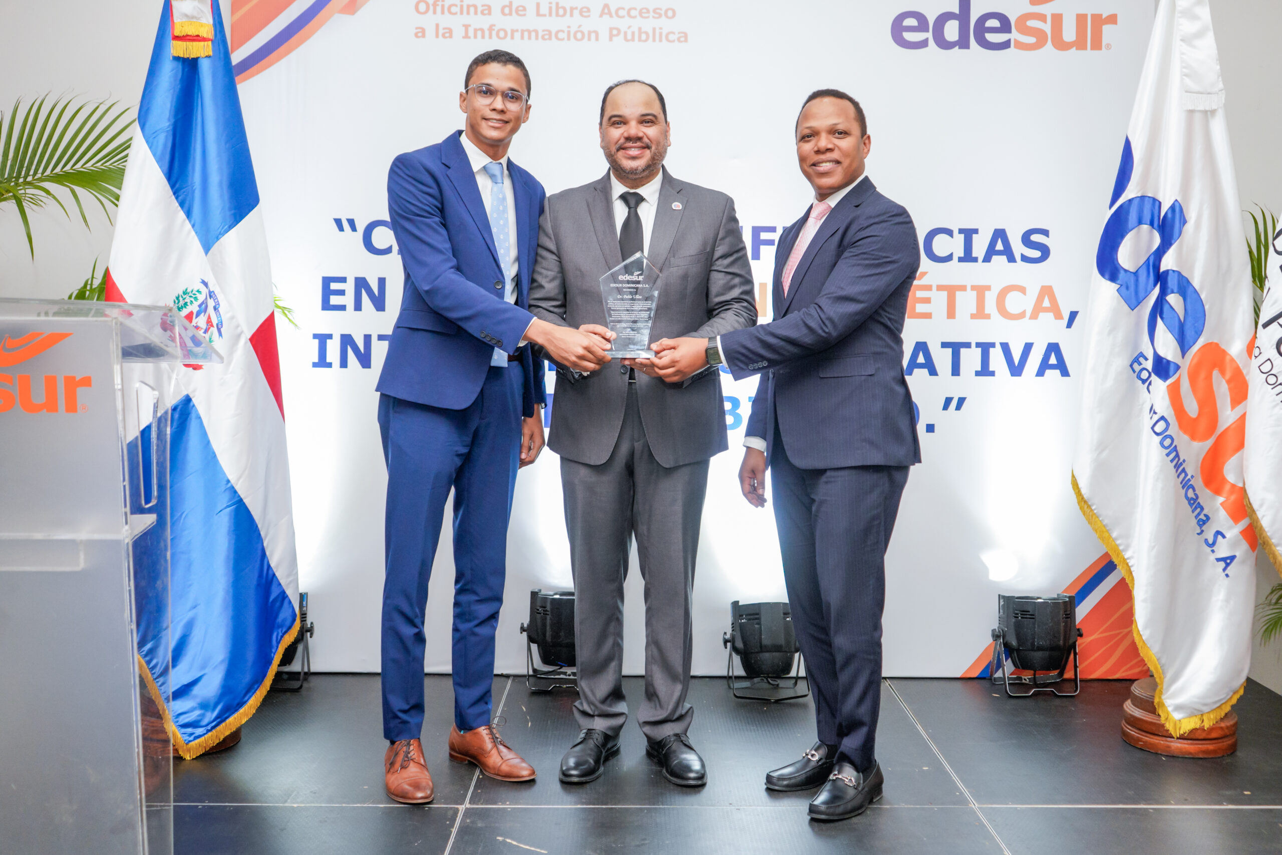 Defensor del Pueblo considera el sector eléctrico es la piedra angular del servicio público