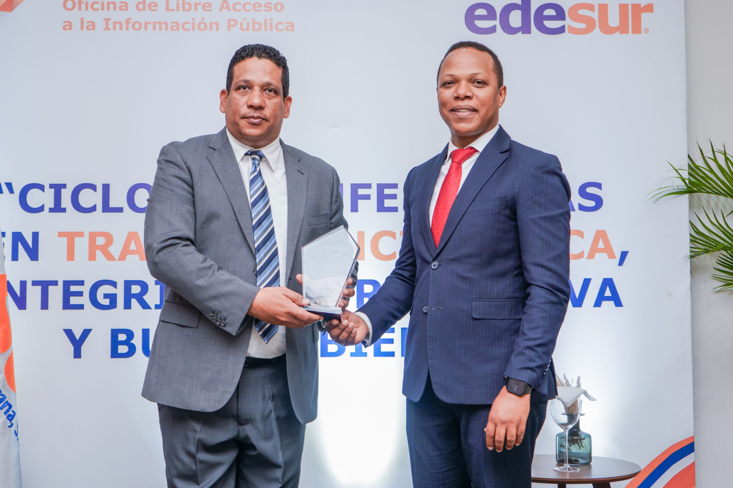 Carlos Pimentel cree el país necesita una nueva ley de Compras y Contrataciones