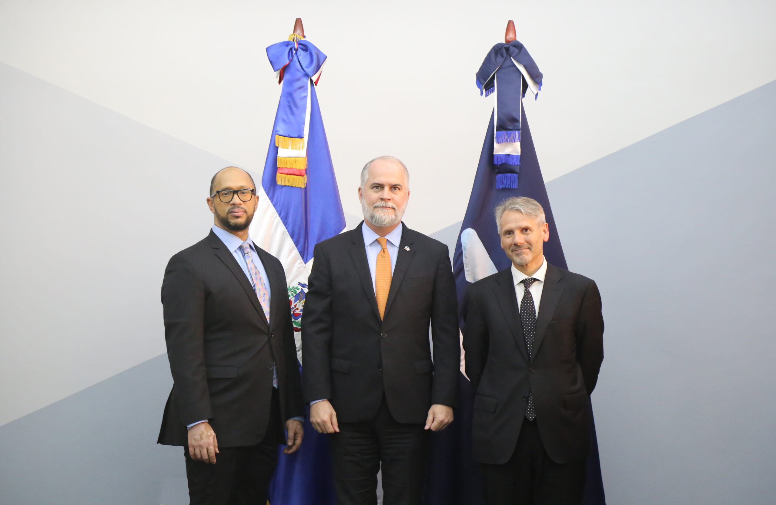 Superintendencia de Bancos y representantes del FMI evalúan desempeño del financiero