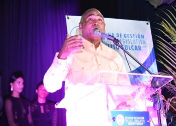 Julito Furcal reconoce trayectoria de 50 madres de la provincia Peravia, con motivo del Día de las Madres