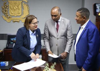 Diputado Julito Fulcar somete proyecto de ley que instituye la sangre como bien público